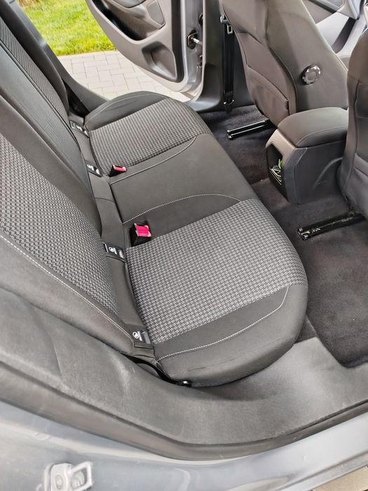 Vând Peugeot 308,Blue Hdi 100