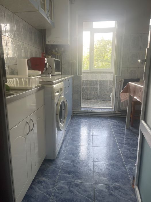 Apartament 2 camere Roșiori colț cu Școlilor