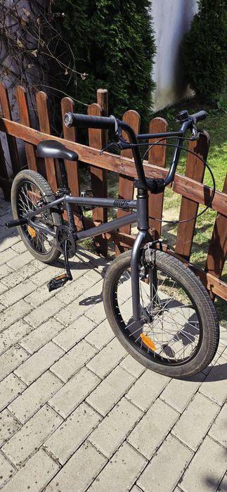 Bicicletă BMX 20 inch – stare foarte bună, tuburi metalice adăugate