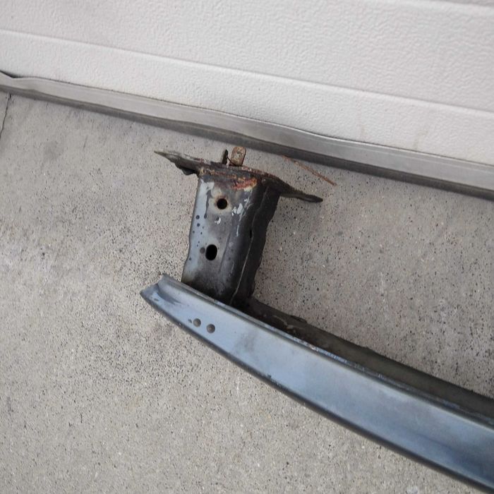 Skoda Octavia 2  2008г.  Греда задна брония и твърд маховик