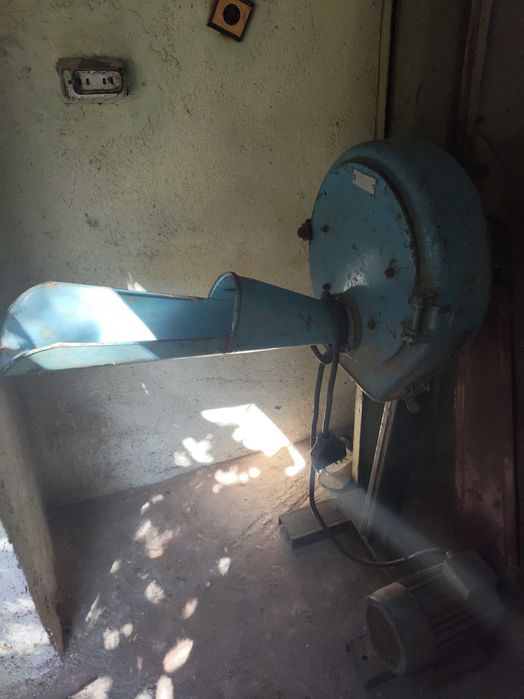 Фуражомелка трифазна