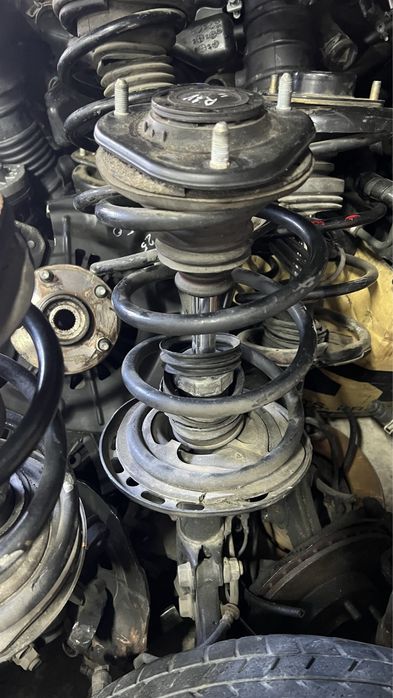 Передние амортизаторы Камри 50