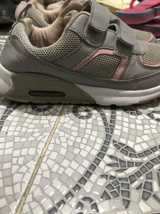 Продам, кроссовки для девочек