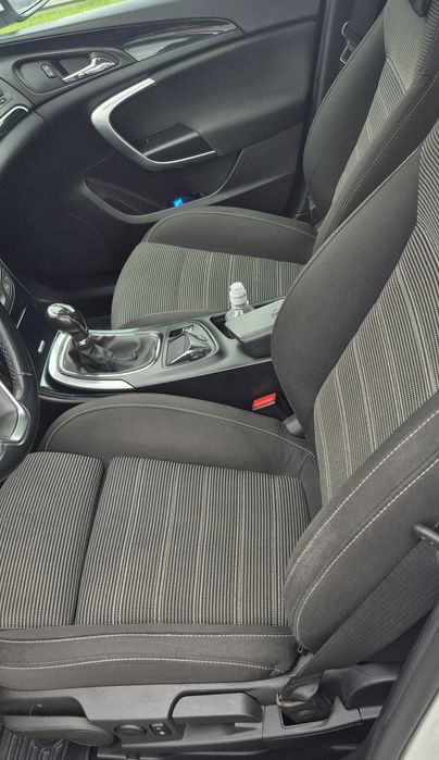 Vând Opel Insignia