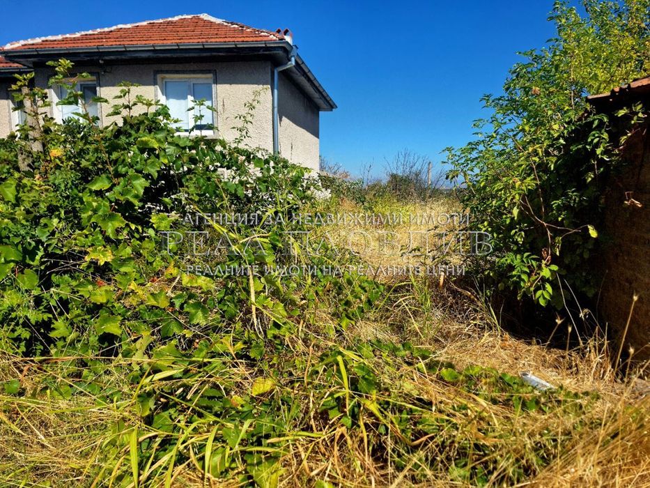 Парцел в Пловдив, област-с.Чешнегирово площ 899 цена 26000