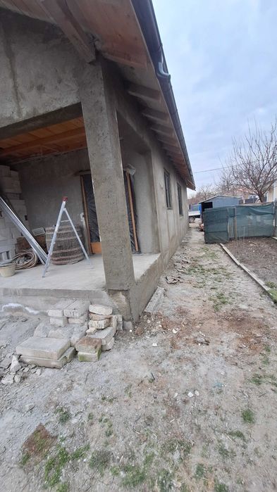 Realizăm tencuială mecanizată clasică și tencuială manuală