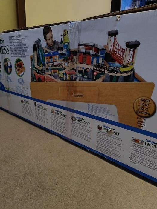 Дървен влак - писта в комплект с маса