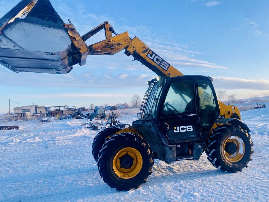 Продам телескопический погрузчик Jsb