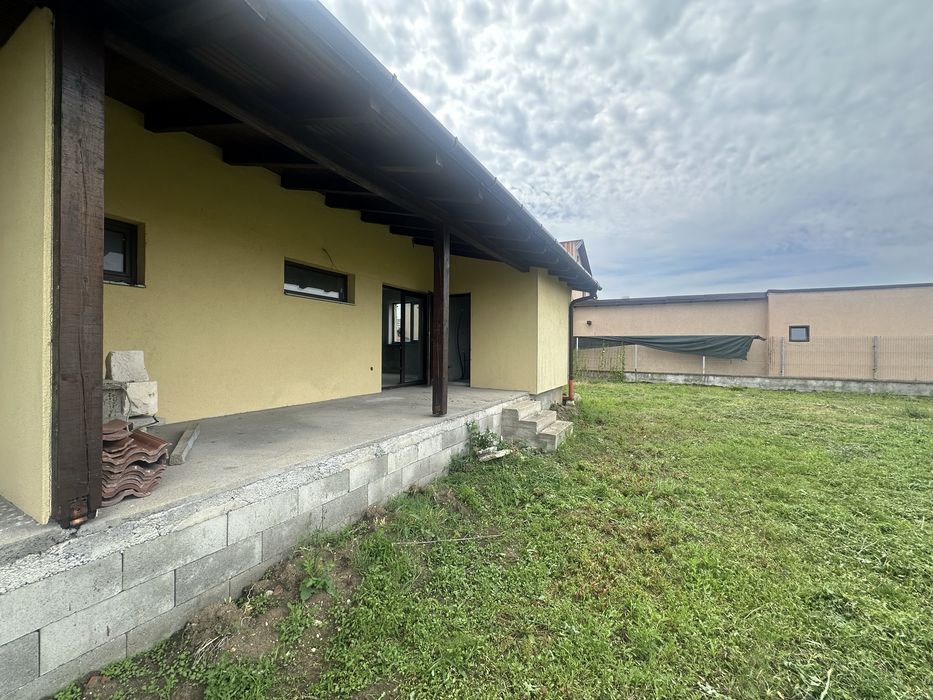 Casa tip duplex de vanzare