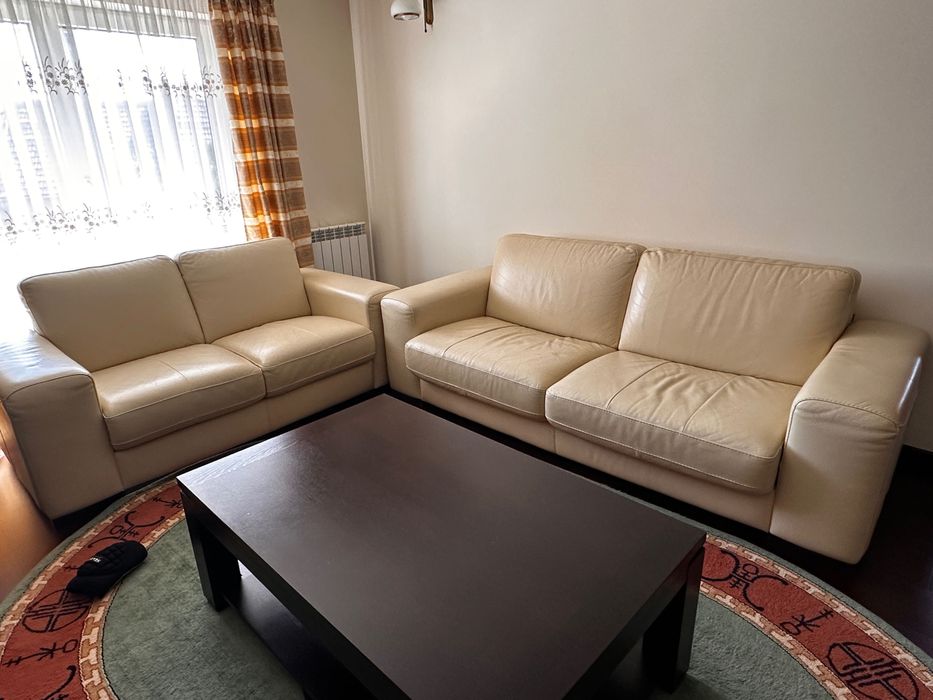 Canapele de piele crem