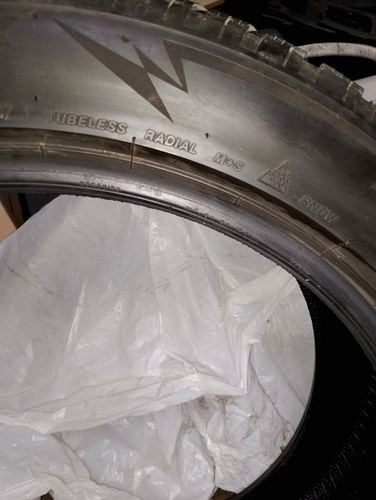 4 броя зимни гуми BRIDGESTONE 275/45 R21
