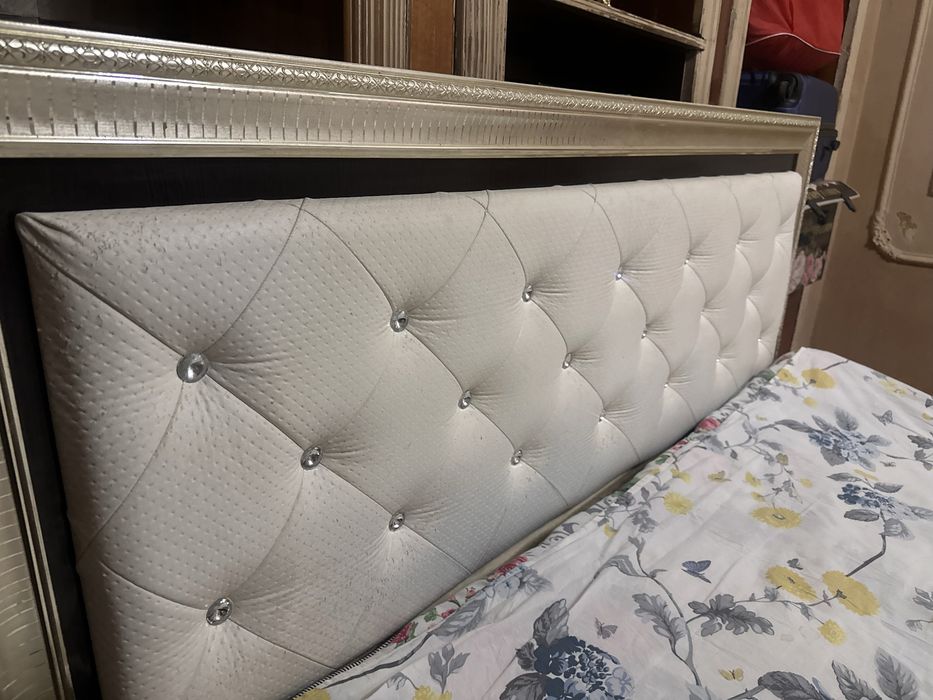 Двухспальный кровать