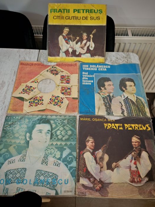 Lot de 24 viniluri cu muzică populară veche