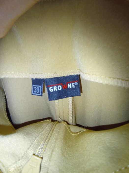 Pantaloni bej evazati