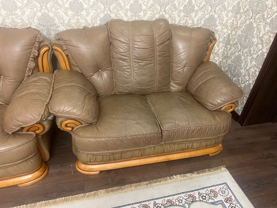 Срочно продам диван