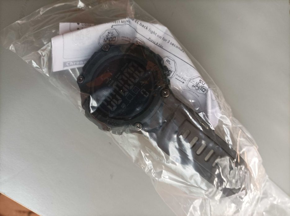 Чисто нов мъжки часовник