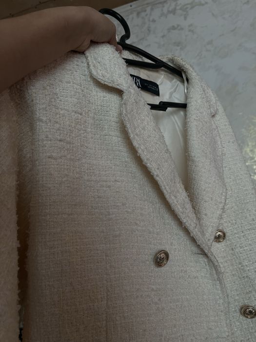 срочнооо короткий пиджак от Zara