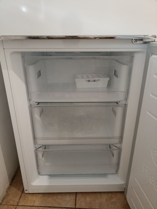 Почти новый Холодильник LG