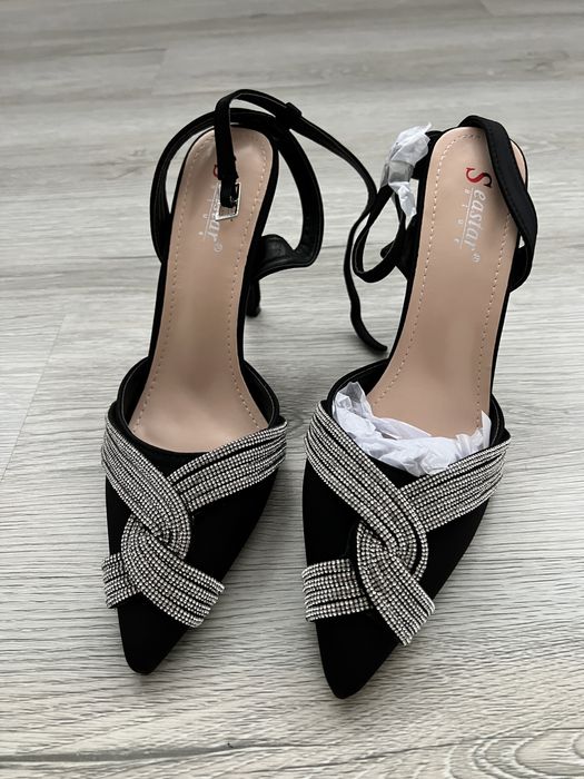 Pantofi cu toc negri