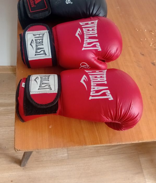 Боксерские перчатки Everlast