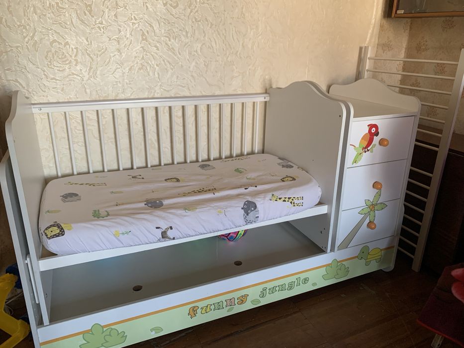 Детская кроватка