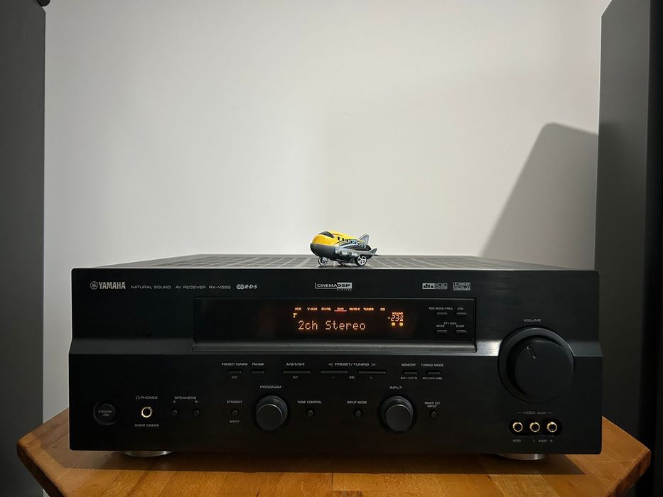Yamaha RX-V550 - sunet puternic ,clar si de calitate