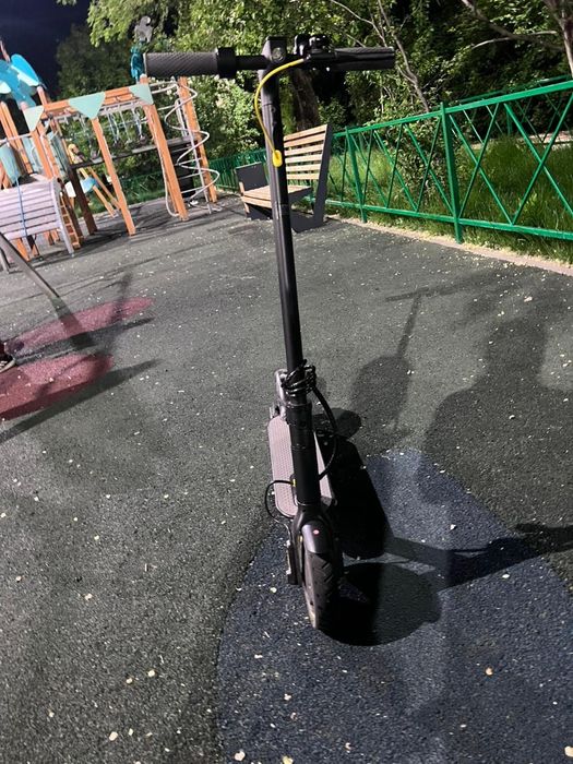 Продам электро самокат ninebote