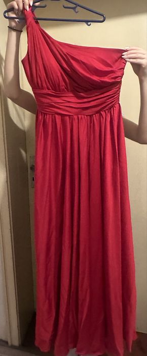 Червена официална рокля