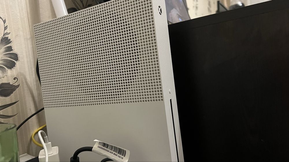 Xbox one S + TV 32”