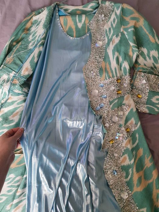 Женский костюм / чапан / национальный наряд