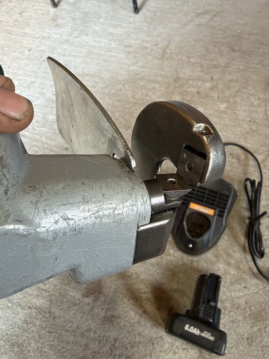 Bosch GSC 12V-3 ножица за ламарина