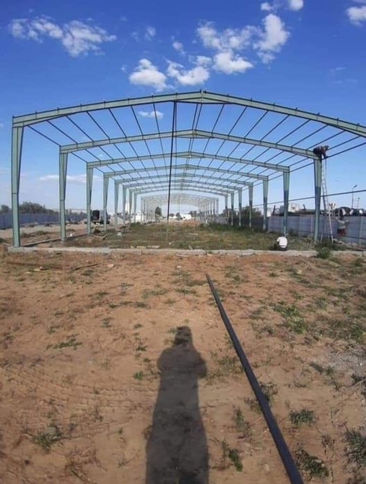 Vand hala metalica 10x20  facem și alte dimensiun