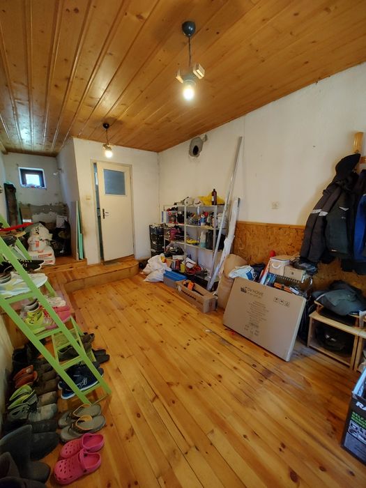 Собственикът продава еднофамилна къщата. На 18 км от гр. Приморско.