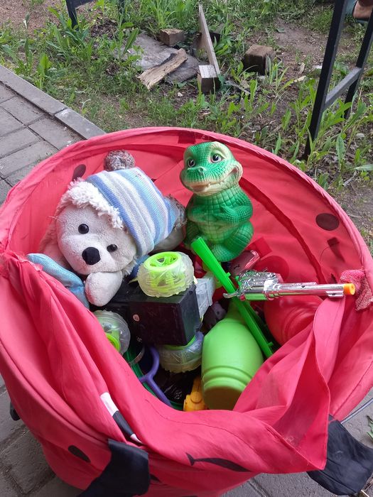 Продам,пакет разных игрушек.