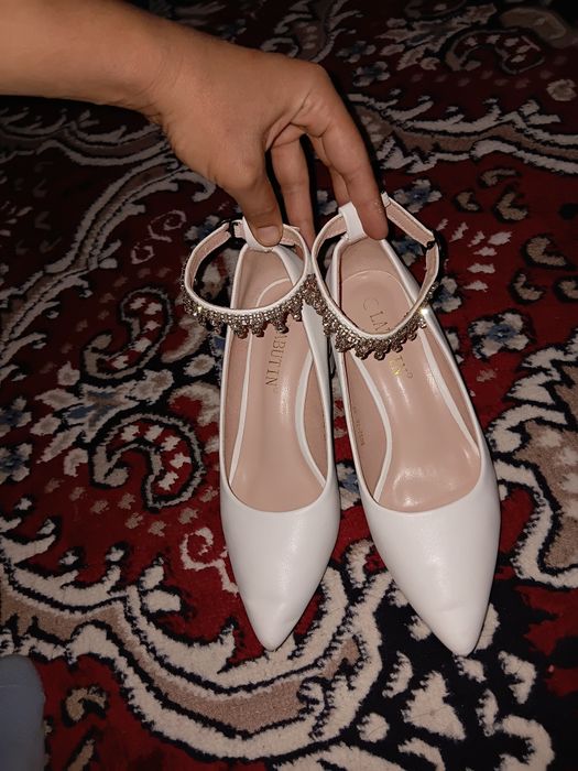 Tasmali oq tufli [firma Labutin]