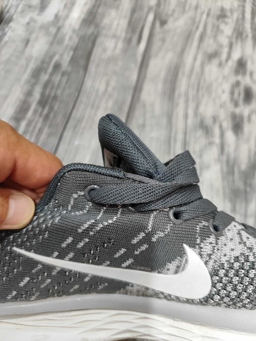 Кроссовки  nike новый