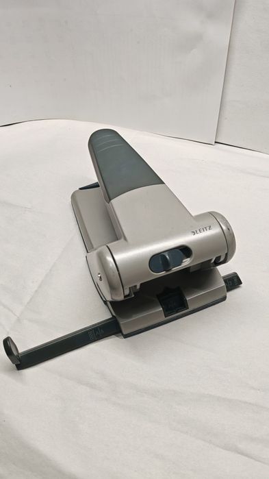 Perforator hârtie Leitz 65 coli
