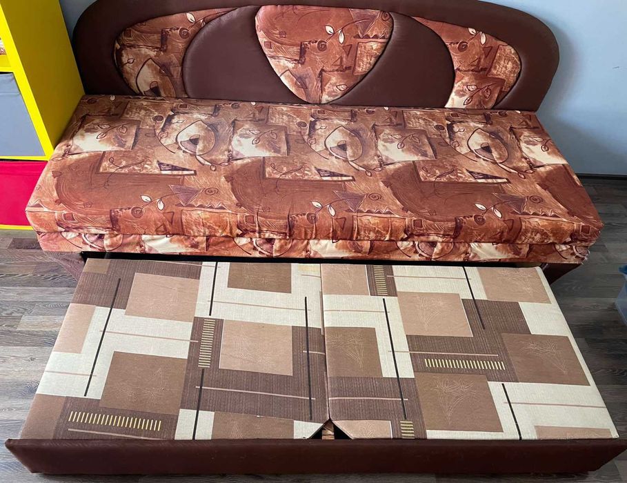 Подарявам разтегателен диван