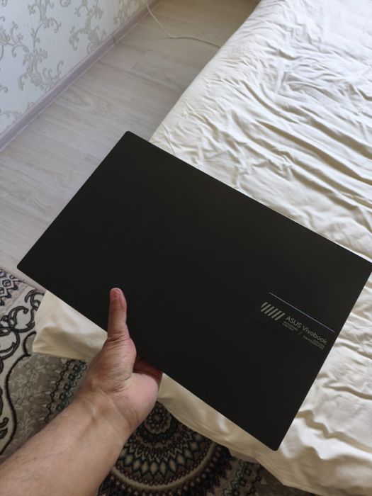 Asus vivobook sotiladi