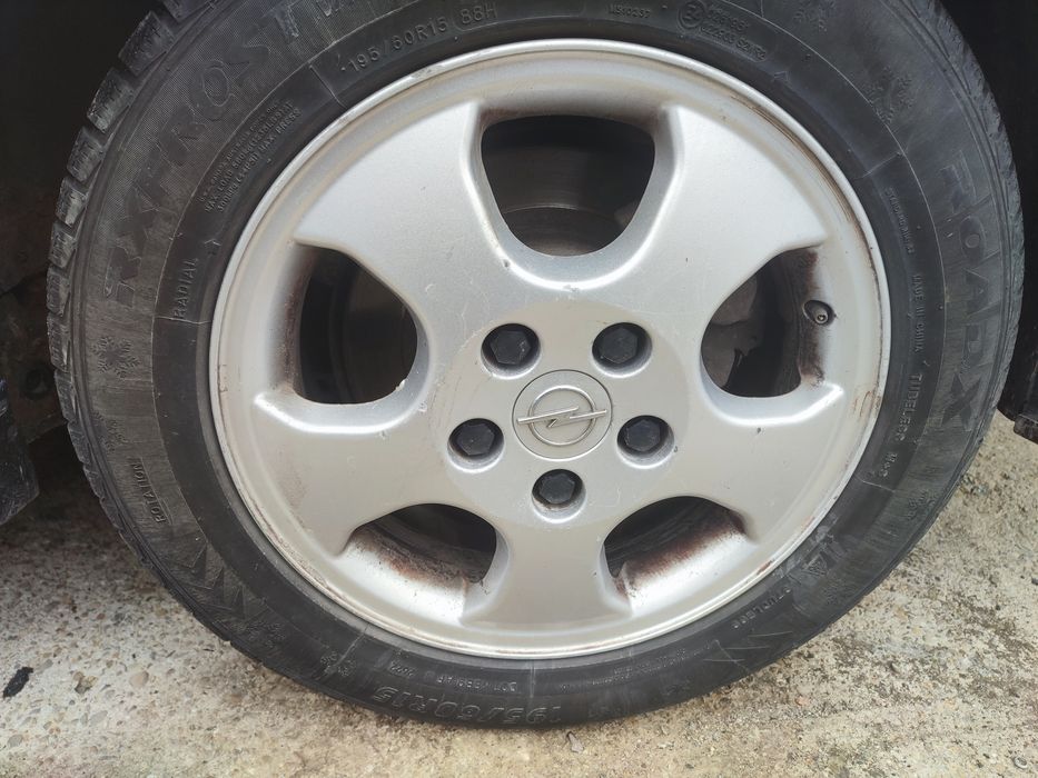 Опел Вектра 1.6 бензин