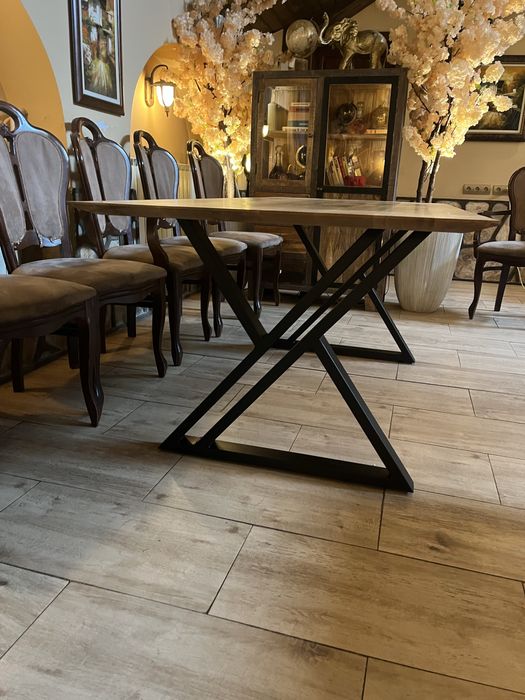 Трапезна/ холна маса от дъб с метални крака- скосена