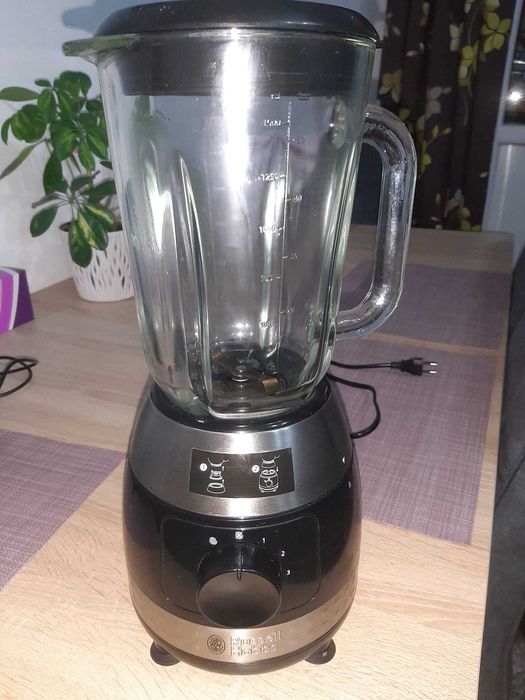 Vând Blender Russell Hobbs  stare foarte buna