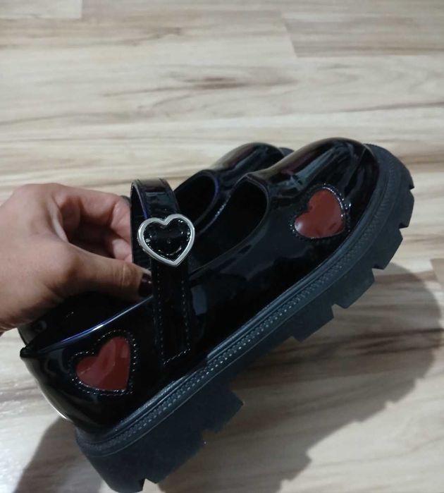 Pantofi pt fete,usori,comozi si foarte frumosi,mar.34((21.7 cm int))