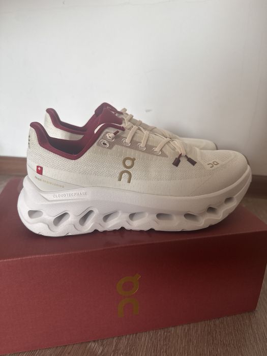 Спортивные крлссовки