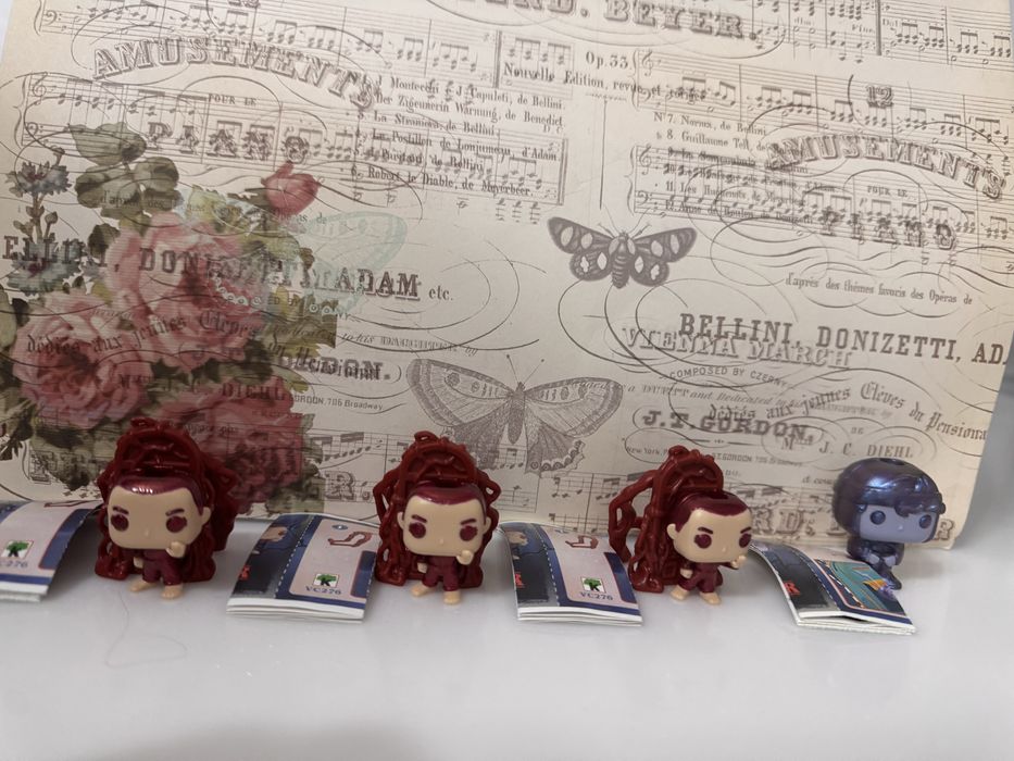 Продам фигурки киндер осд