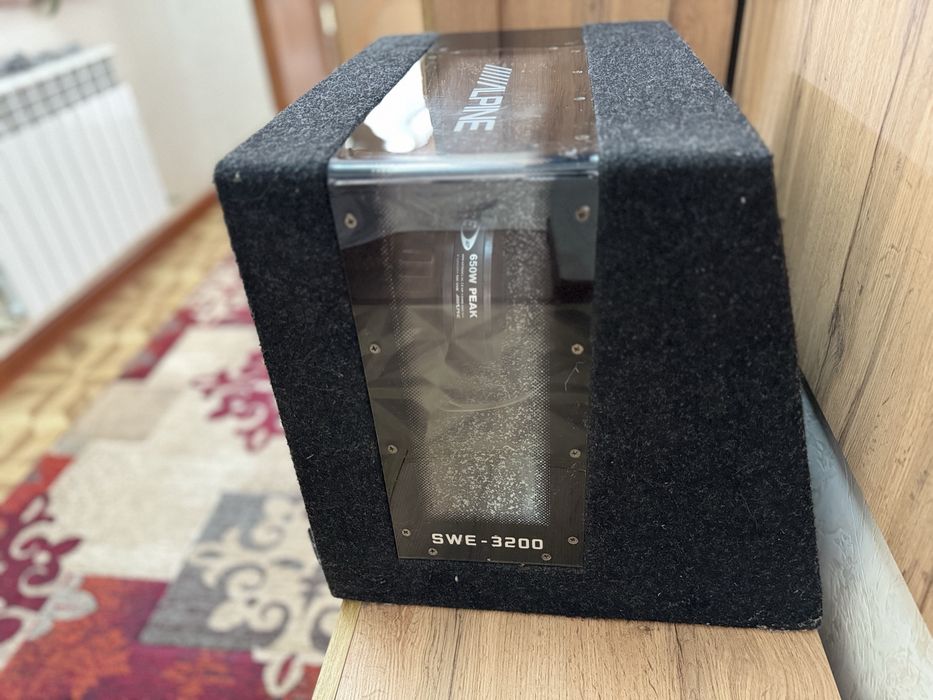 Собуфер Alpine SWE 3200 с встоенным усилителем
