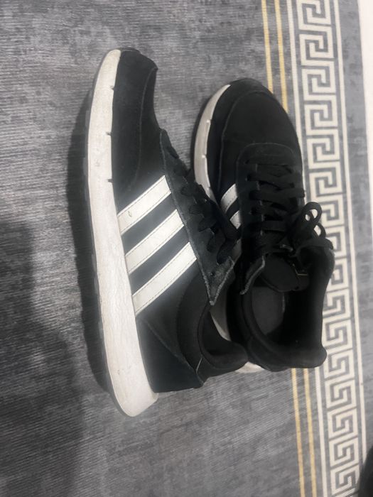 Кроссовки адилас