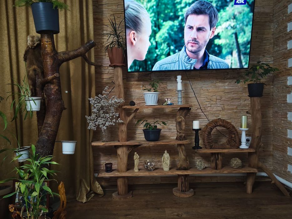 Люстры, столы, различная мебель