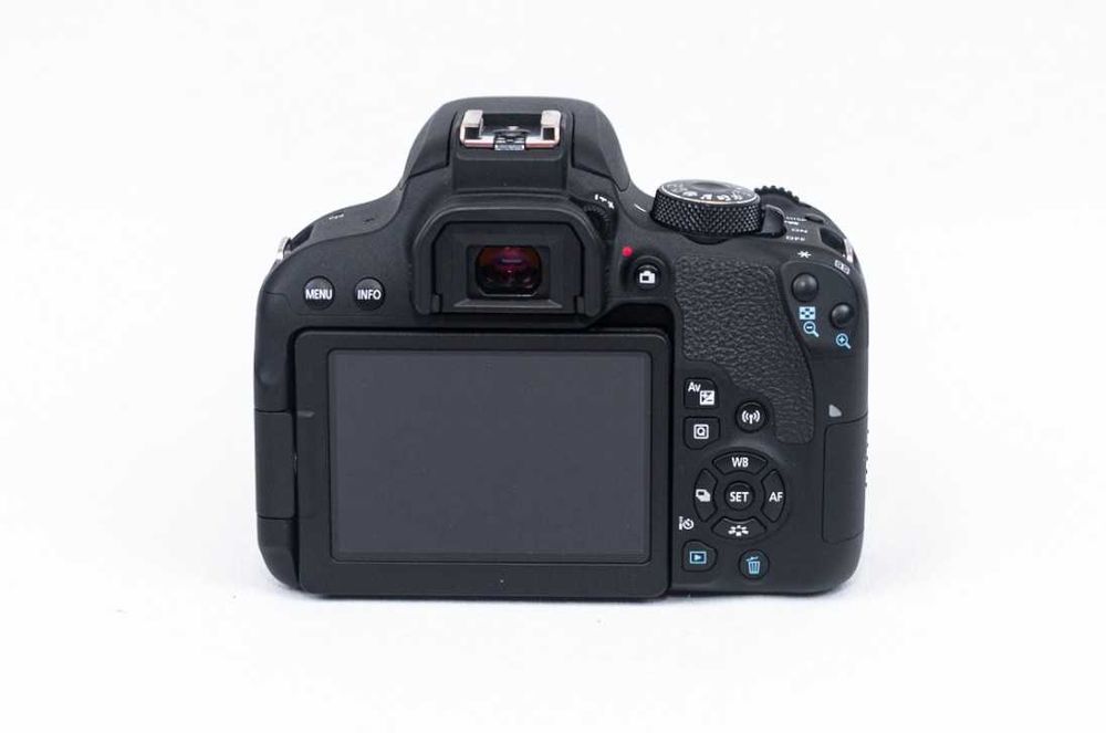 Canon EOS 800D - kit cu obiectiv 18-55mm - 24.000 de cadre - Aparat foto DSLR