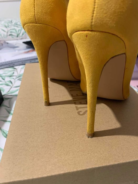 Елегантни обувки на висок ток